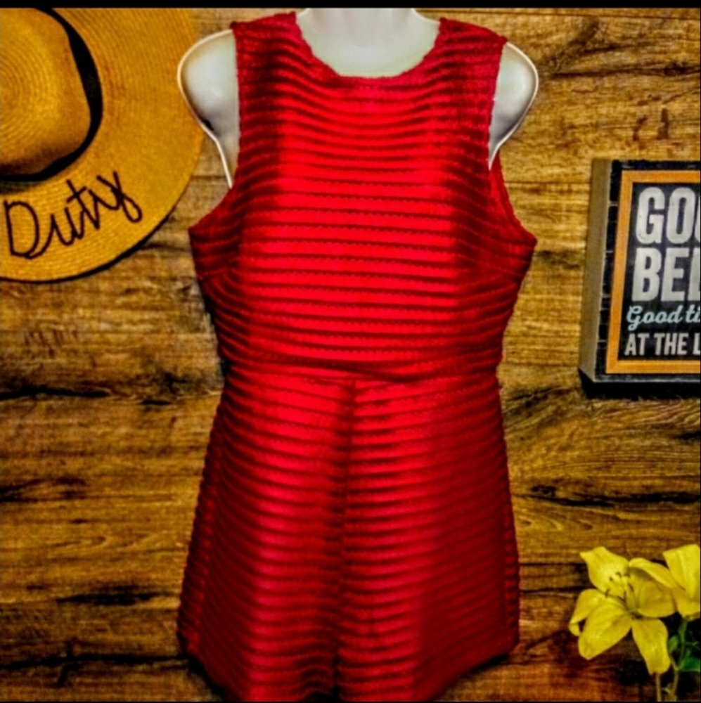 She + Sky Romper Size L Red Slit Back NWT - Picture 3 of 10
